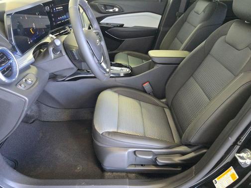 Mosaic Black Metallic 2026 Chevrolet Trax LT
