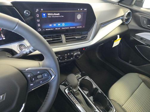 Mosaic Black Metallic 2026 Chevrolet Trax LT