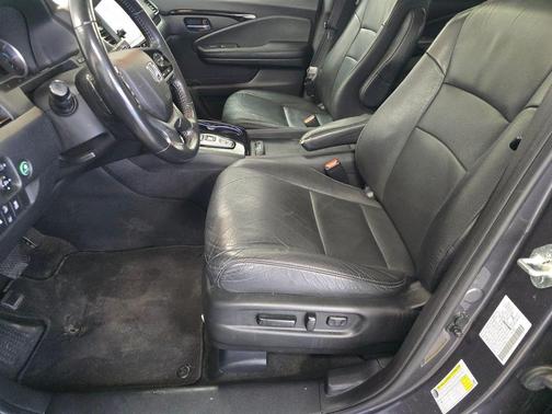 2022 Honda Pilot Touring 8-Passenger