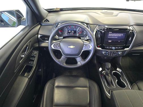 Mosaic Black Metallic 2023 Chevrolet Traverse LT Leather