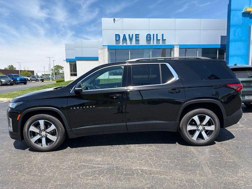 Mosaic Black Metallic 2023 Chevrolet Traverse LT Leather