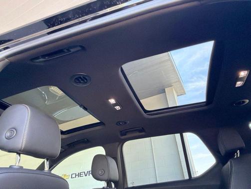 Mosaic Black Metallic 2023 Chevrolet Traverse LT Leather