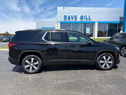 Mosaic Black Metallic 2023 Chevrolet Traverse LT Leather