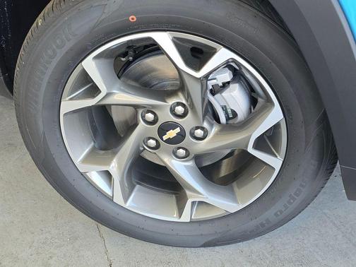 Marina Blue Metallic 2026 Chevrolet Trax LT