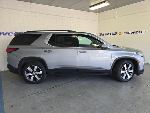 Sterling Gray Metallic 2023 Chevrolet Traverse LT Leather