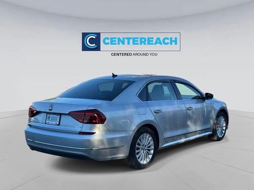 Reflex Silver Metallic 2017 Volkswagen Passat 1.8T SE