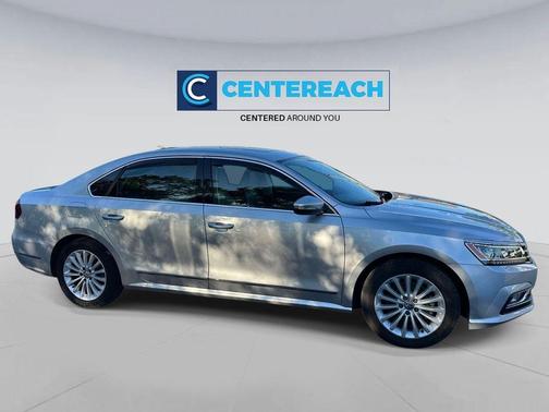 Reflex Silver Metallic 2017 Volkswagen Passat 1.8T SE