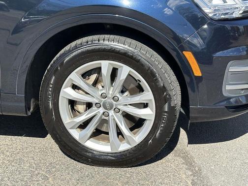 Ink Blue Metallic 2017 Audi Q7 3.0T Premium Plus