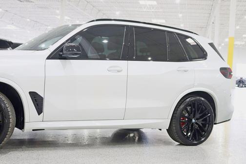 Mineral White Metallic 2026 BMW X5 M60i
