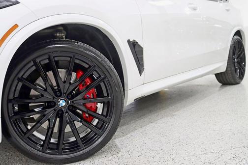 Mineral White Metallic 2026 BMW X5 M60i