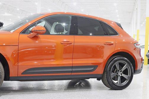 2025 Porsche Macan Base