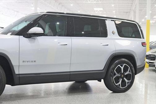 2024 Rivian R1S Adventure