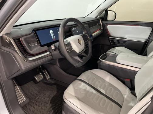 2024 Rivian R1S Adventure