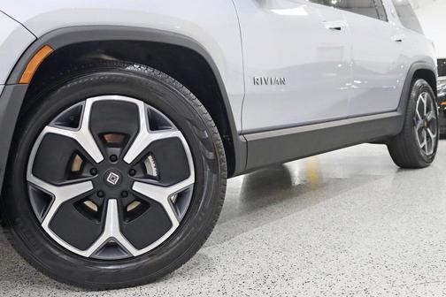 2024 Rivian R1S Adventure