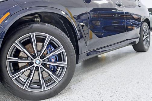 Carbon Black Metallic 2024 BMW X5 xDrive40i