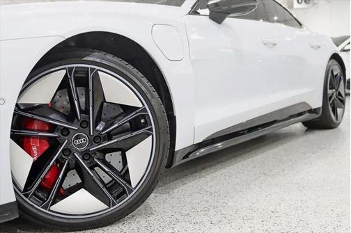 2022 Audi RS e-tron GT Base
