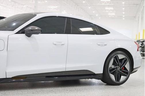 2022 Audi RS e-tron GT Base