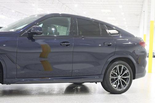 Carbon Black Metallic 2023 BMW X6 xDrive40i