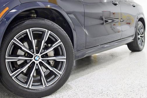 Carbon Black Metallic 2023 BMW X6 xDrive40i