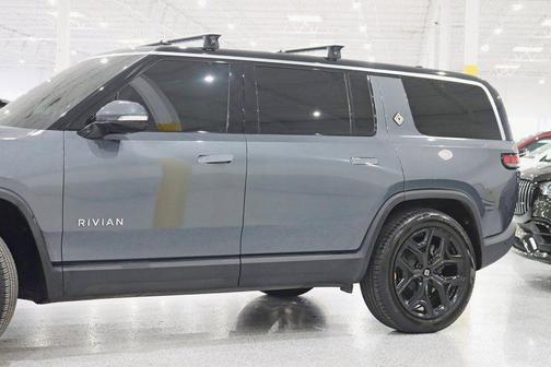 2024 Rivian R1S Adventure