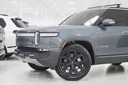 2024 Rivian R1S Adventure