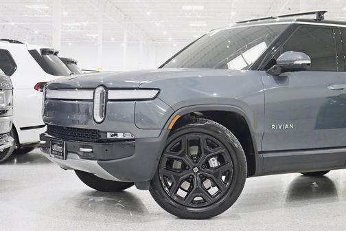 2024 Rivian R1S Adventure
