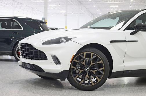 Lunar White 2021 Aston Martin DBX Base