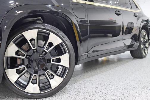 2023 BMW XM Base