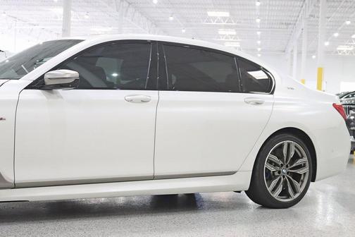 2018 BMW M760 M760i