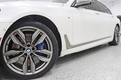 2018 BMW M760 M760i