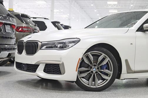 2018 BMW M760 M760i
