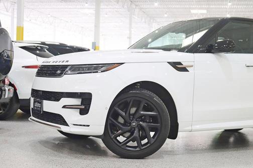 Fuji White 2025 Land Rover Range Rover Sport SE