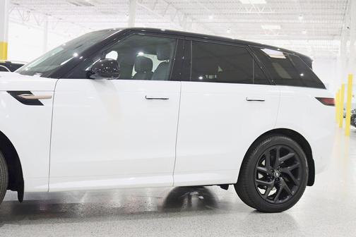 Fuji White 2025 Land Rover Range Rover Sport SE