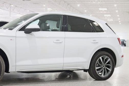 2022 Audi Q5 45 S line Premium Plus