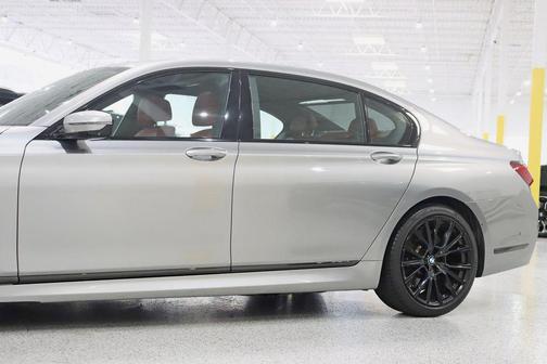 Donington Gray Metallic 2022 BMW 750 i xDrive