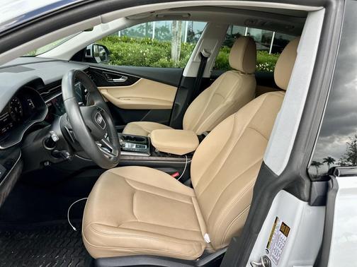 2021 Audi Q8 55 Premium Plus