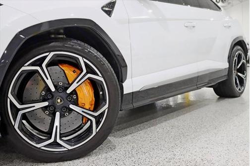 2019 Lamborghini Urus Base
