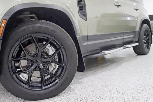 2020 Land Rover Defender SE