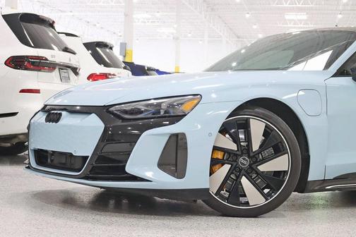 2022 Audi RS e-tron GT Base