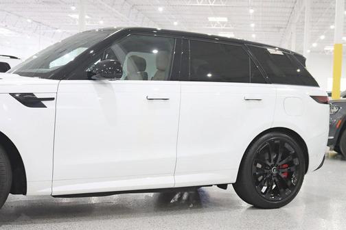 2025 Land Rover Range Rover Sport SE