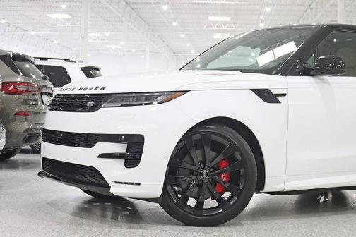 2025 Land Rover Range Rover Sport SE