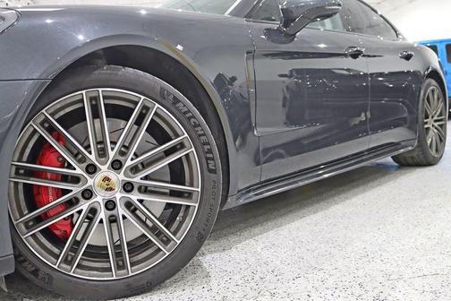 2018 Porsche Panamera Turbo