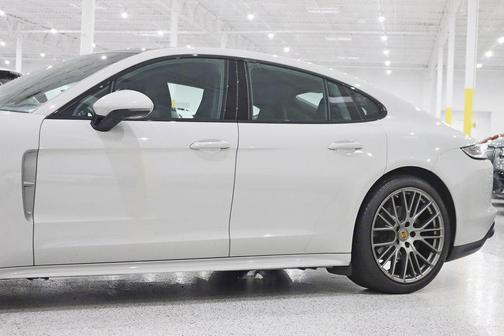 2023 Porsche Panamera 4 Platinum Edition
