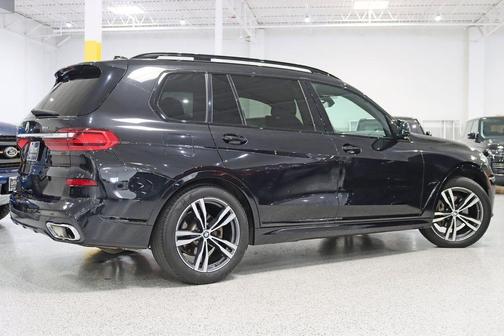 Black Sapphire Metallic 2020 BMW X7 xDrive40i