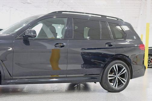 Black Sapphire Metallic 2020 BMW X7 xDrive40i