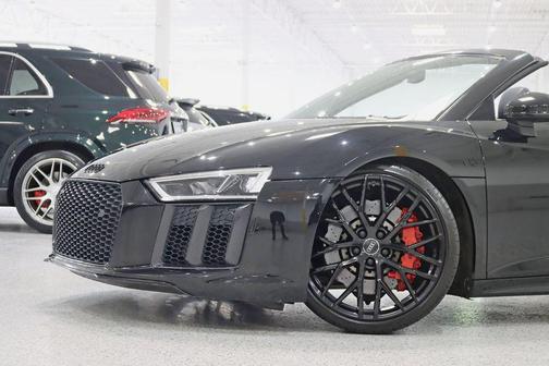 Mythos Black Metallic/Black Roof 2017 Audi R8 5.2