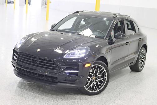 Jet Black Metallic 2021 Porsche Macan Macan