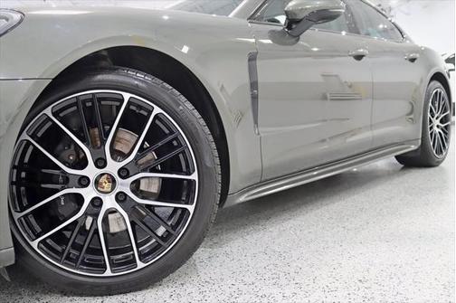 2022 Porsche Panamera 4 Platinum Edition