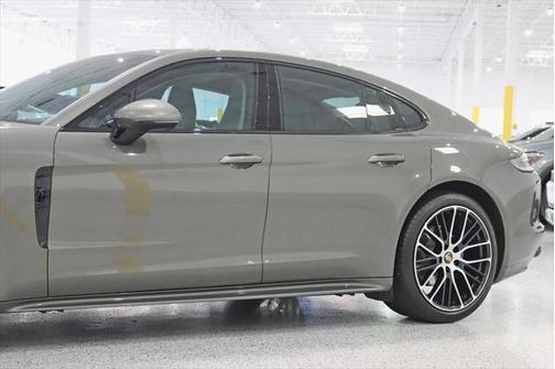 2022 Porsche Panamera 4 Platinum Edition