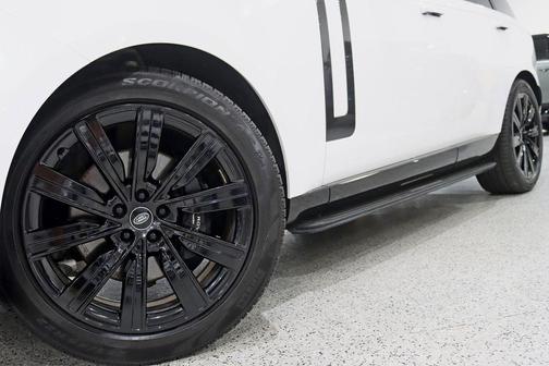 Ostuni Pearl White 2023 Land Rover Range Rover SE